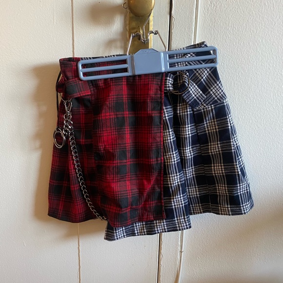 Red and Black Plaid Skirt with Chain - Picture 3 of 6